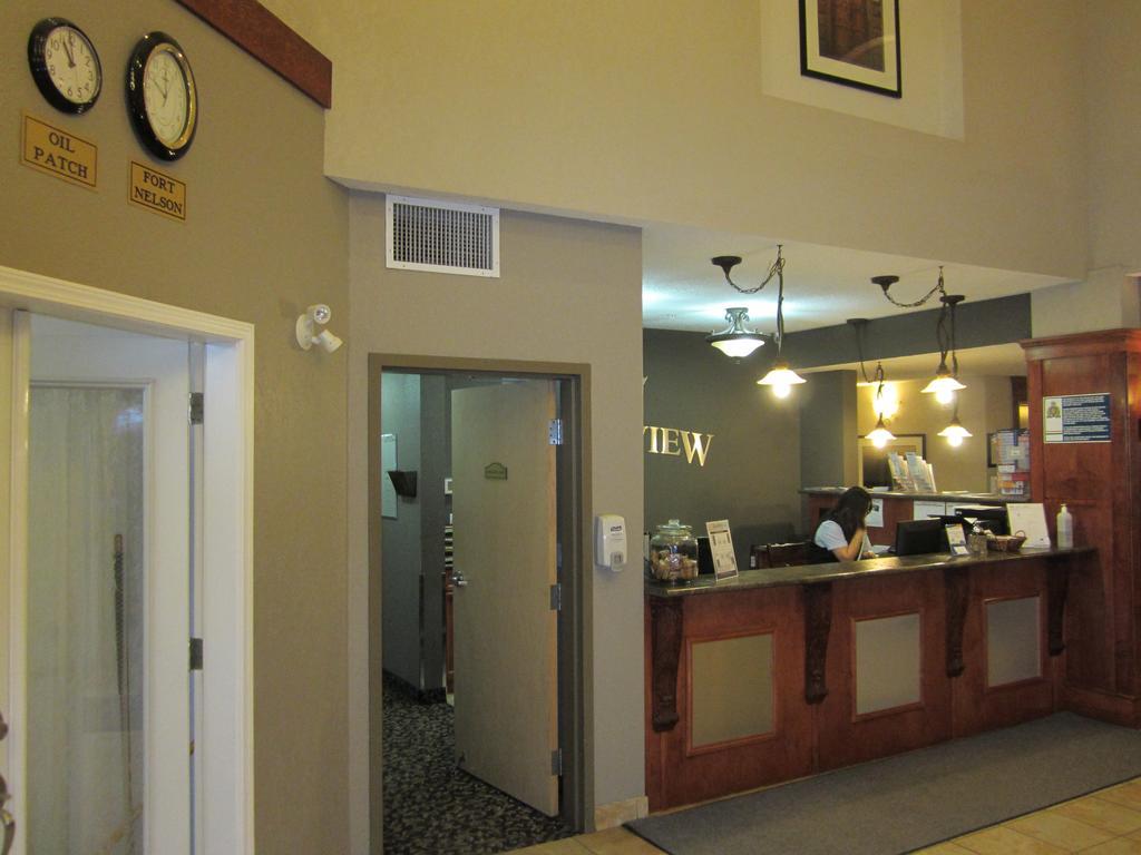 Lakeview Inns & Suites - Fort Nelson Bagian luar foto