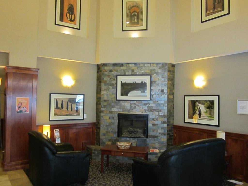 Lakeview Inns & Suites - Fort Nelson Bagian luar foto